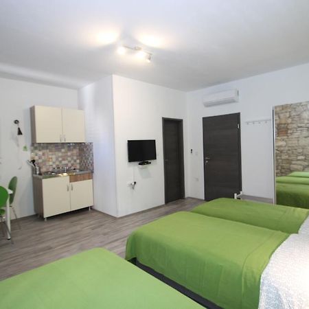 Top Center Rooms & Studio Pula Luaran gambar
