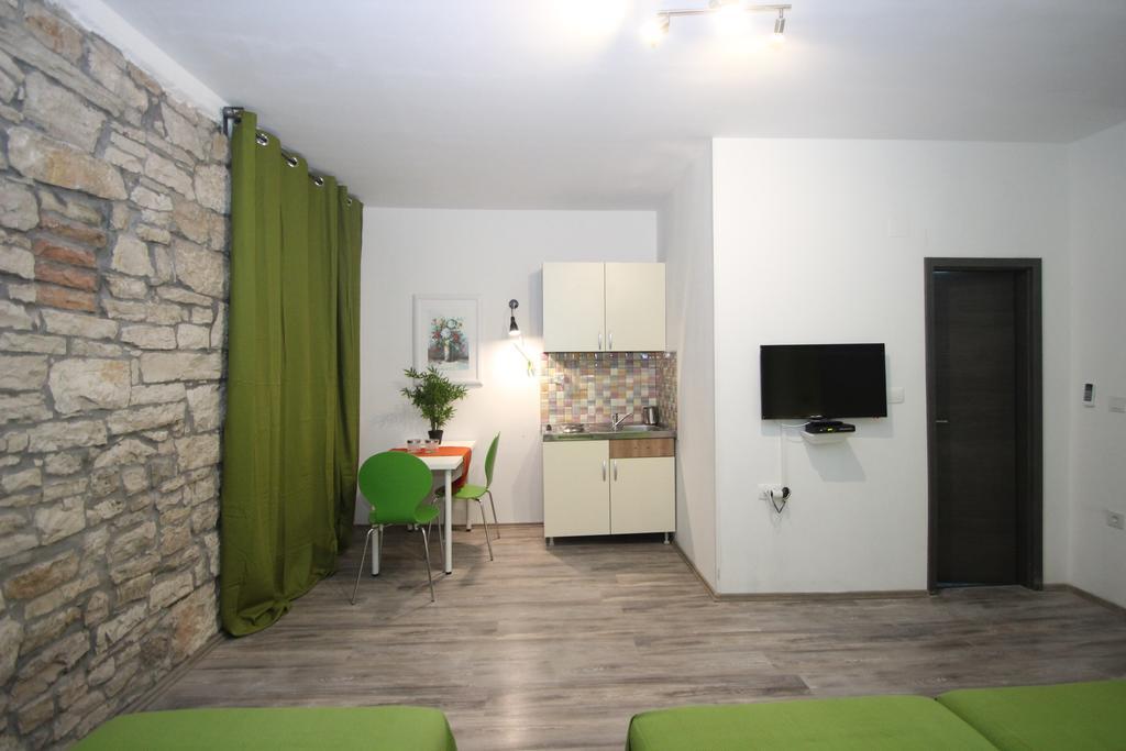 Top Center Rooms & Studio Pula Luaran gambar