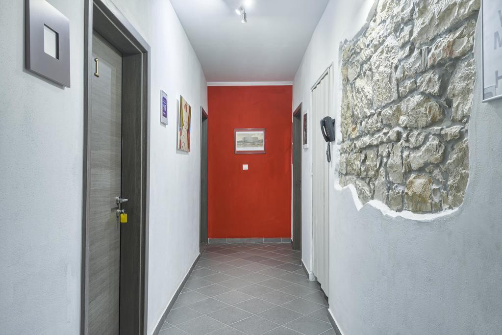 Top Center Rooms & Studio Pula Luaran gambar