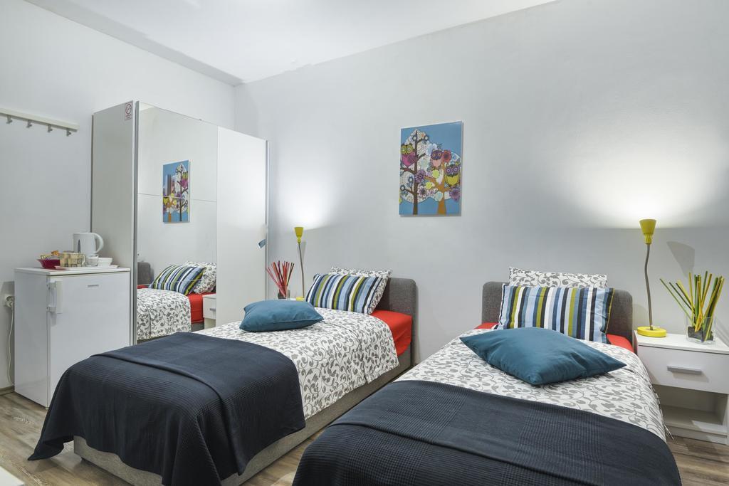 Top Center Rooms & Studio Pula Luaran gambar