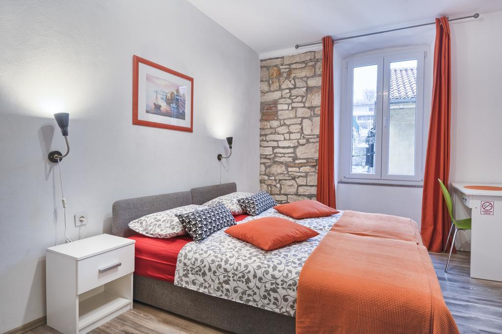 Top Center Rooms & Studio Pula Luaran gambar