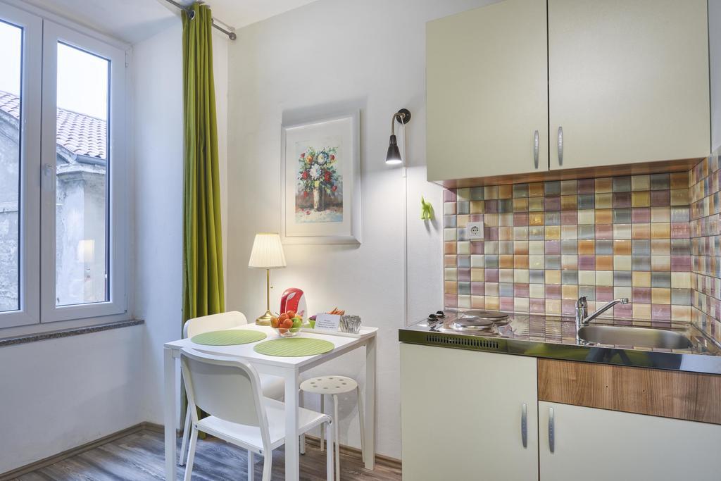 Top Center Rooms & Studio Pula Luaran gambar