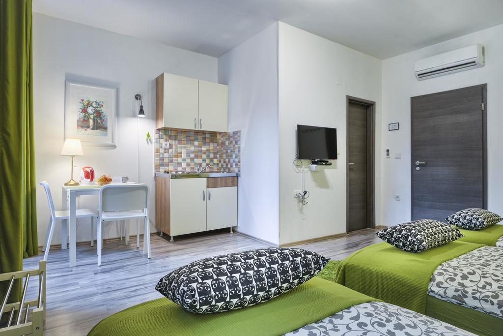 Top Center Rooms & Studio Pula Luaran gambar