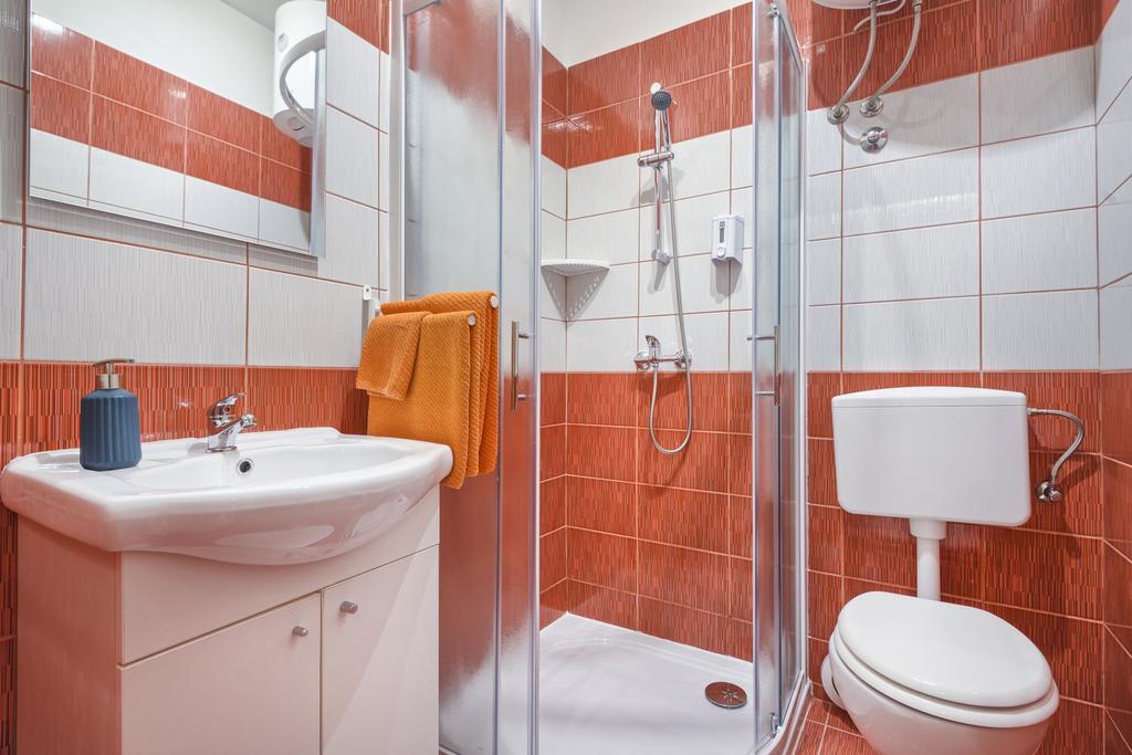 Top Center Rooms & Studio Pula Luaran gambar