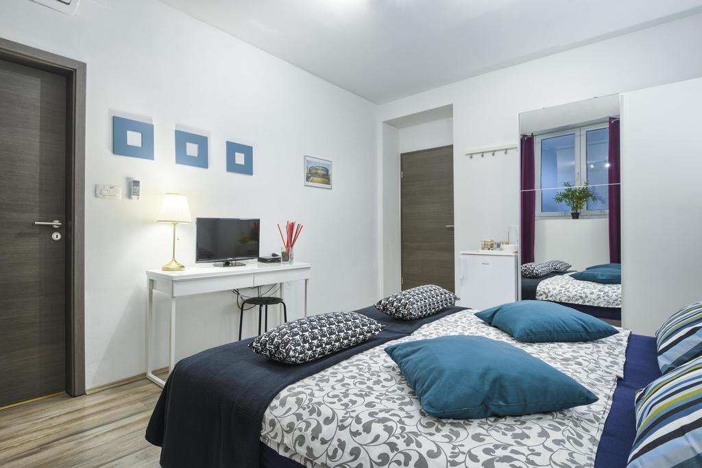 Top Center Rooms & Studio Pula Luaran gambar