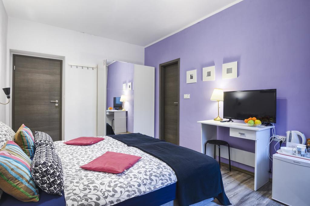 Top Center Rooms & Studio Pula Luaran gambar