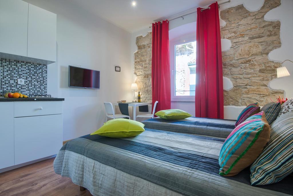 Top Center Rooms & Studio Pula Luaran gambar