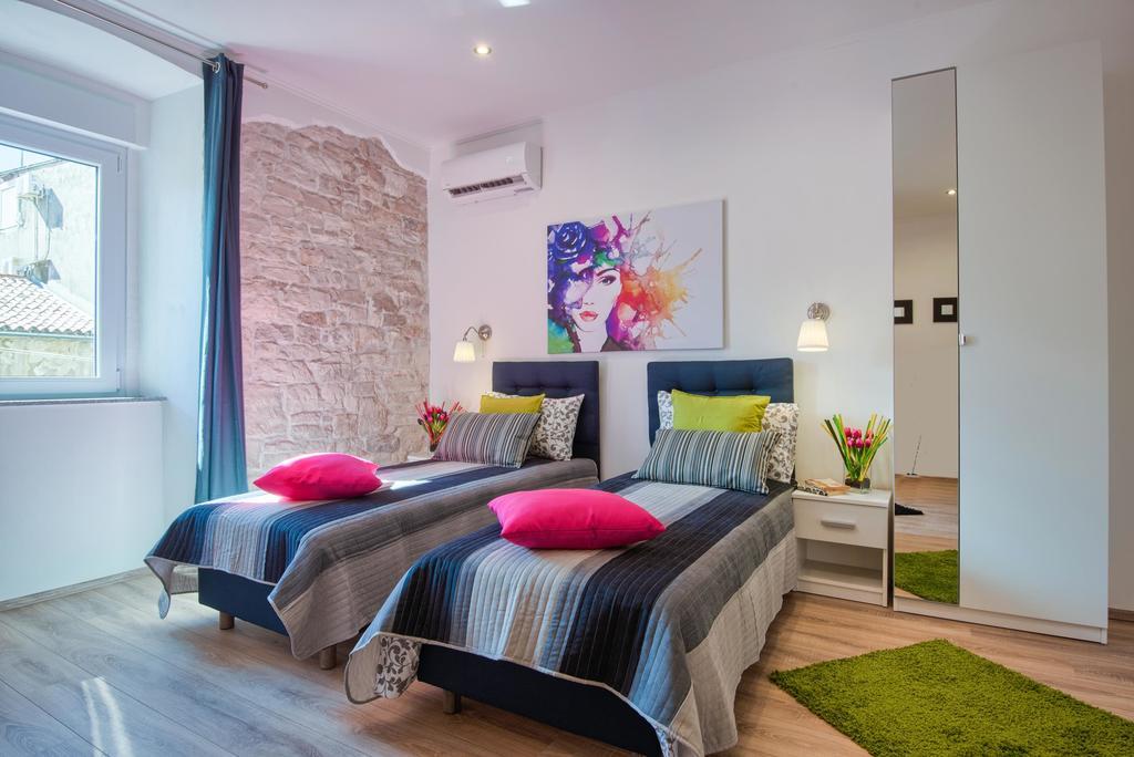 Top Center Rooms & Studio Pula Luaran gambar