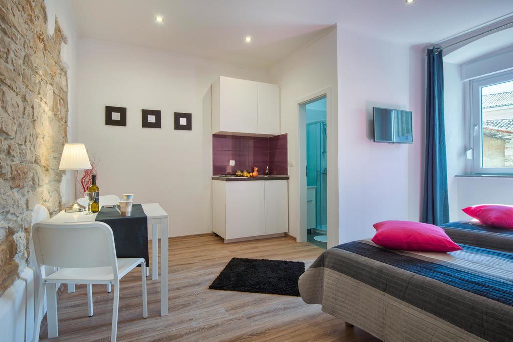 Top Center Rooms & Studio Pula Luaran gambar