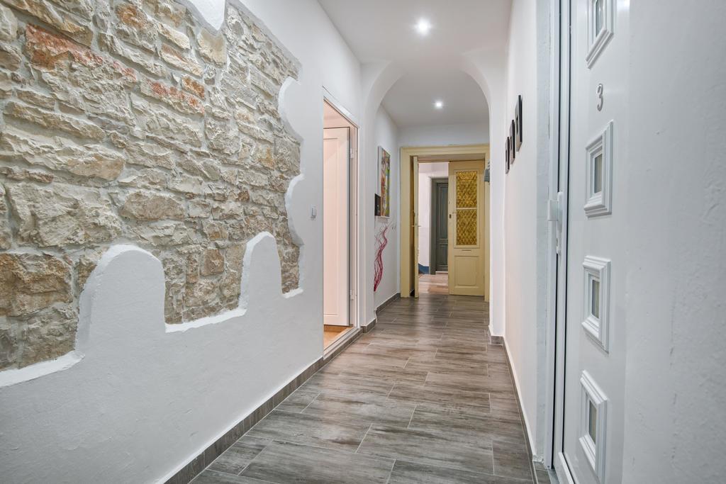 Top Center Rooms & Studio Pula Luaran gambar