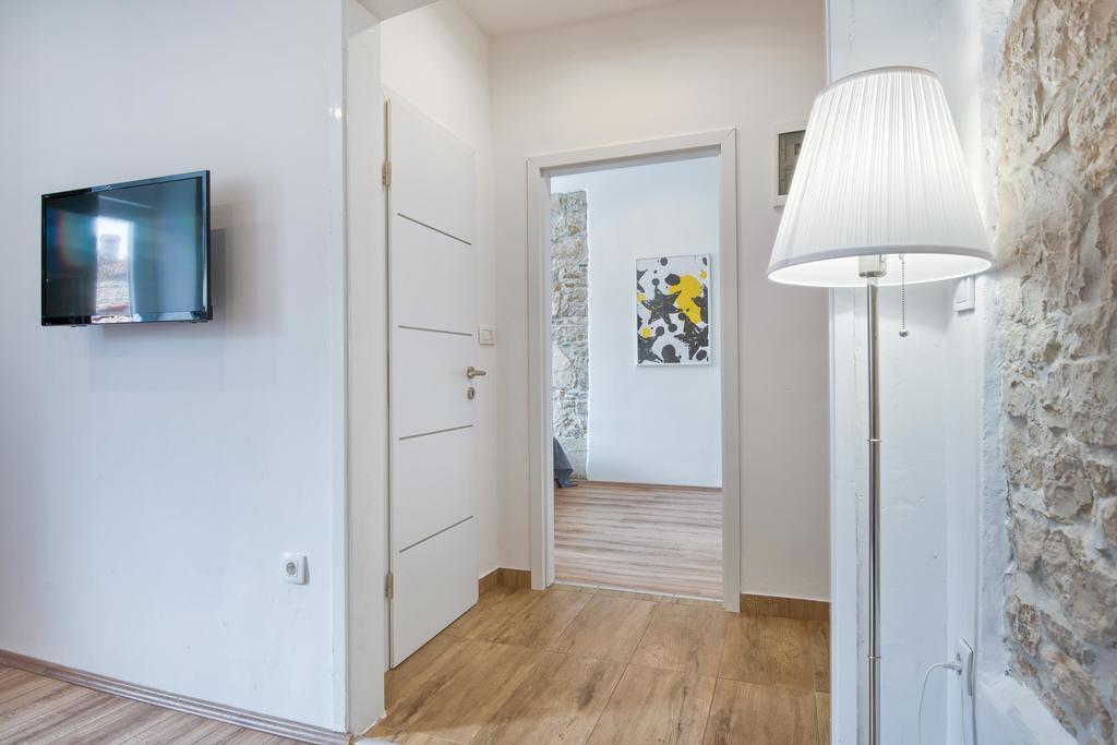 Top Center Rooms & Studio Pula Luaran gambar