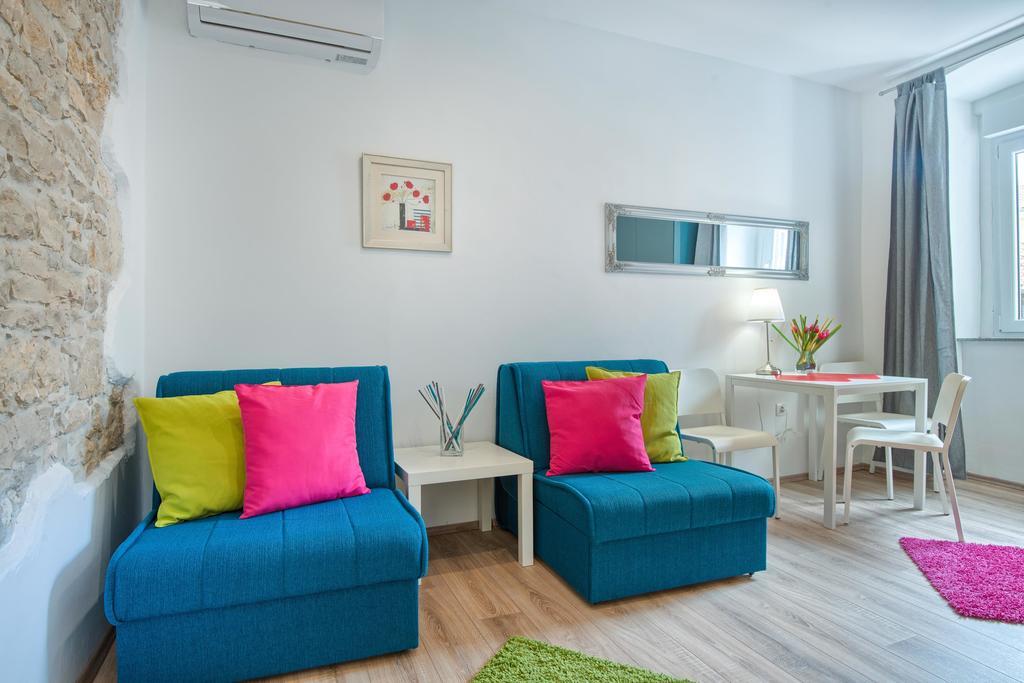 Top Center Rooms & Studio Pula Luaran gambar