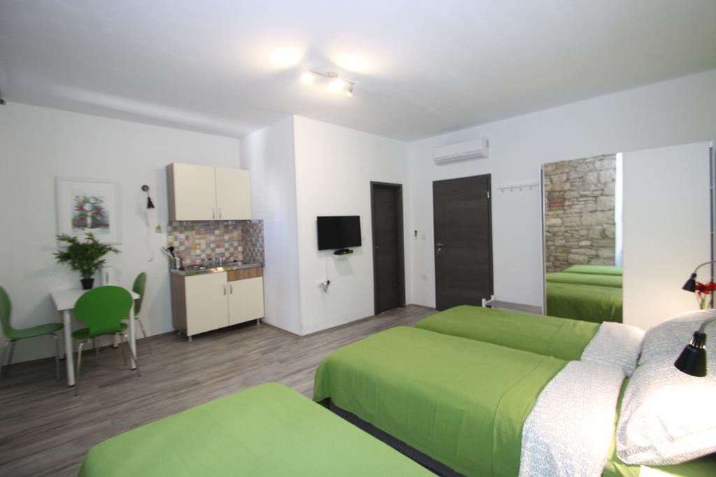 Top Center Rooms & Studio Pula Luaran gambar